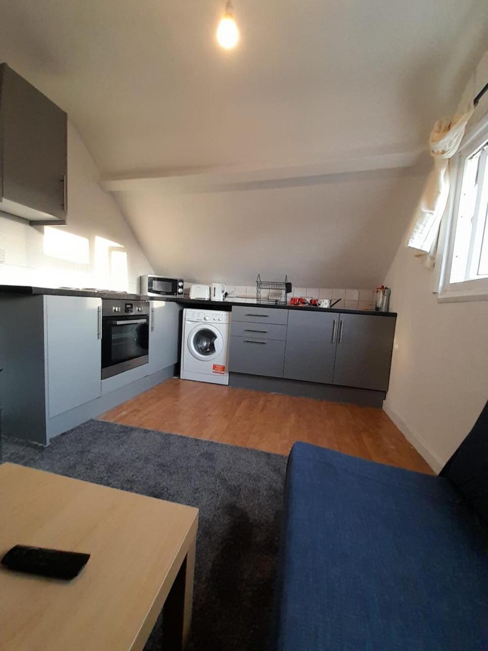 Entire Victoria Park Cardiff Apartment With Free Street Parking Bus 17 And 18 Direct To Cardiff City Centre, Fast Free Wi-Fi Esterno foto