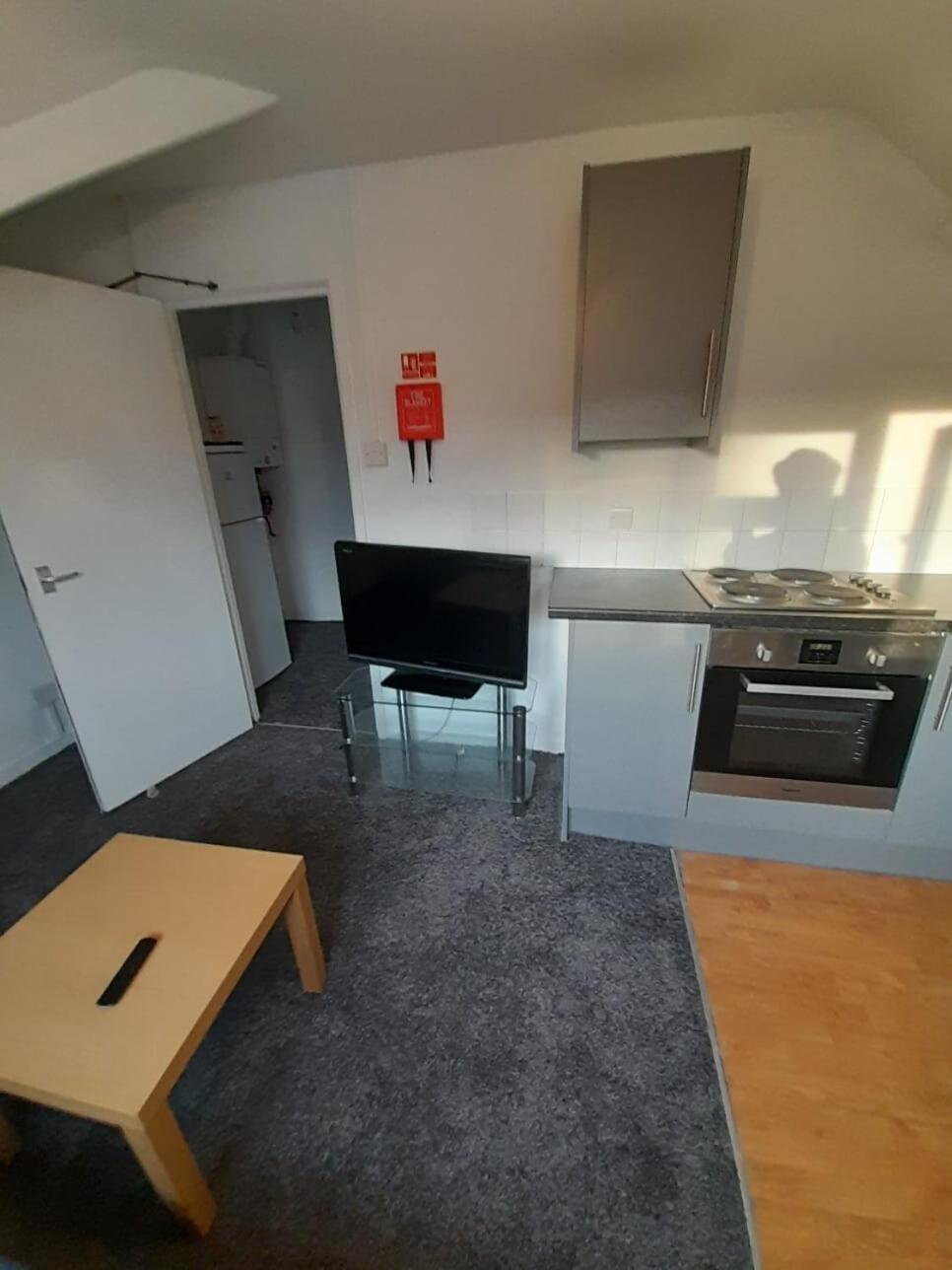 Entire Victoria Park Cardiff Apartment With Free Street Parking Bus 17 And 18 Direct To Cardiff City Centre, Fast Free Wi-Fi Esterno foto